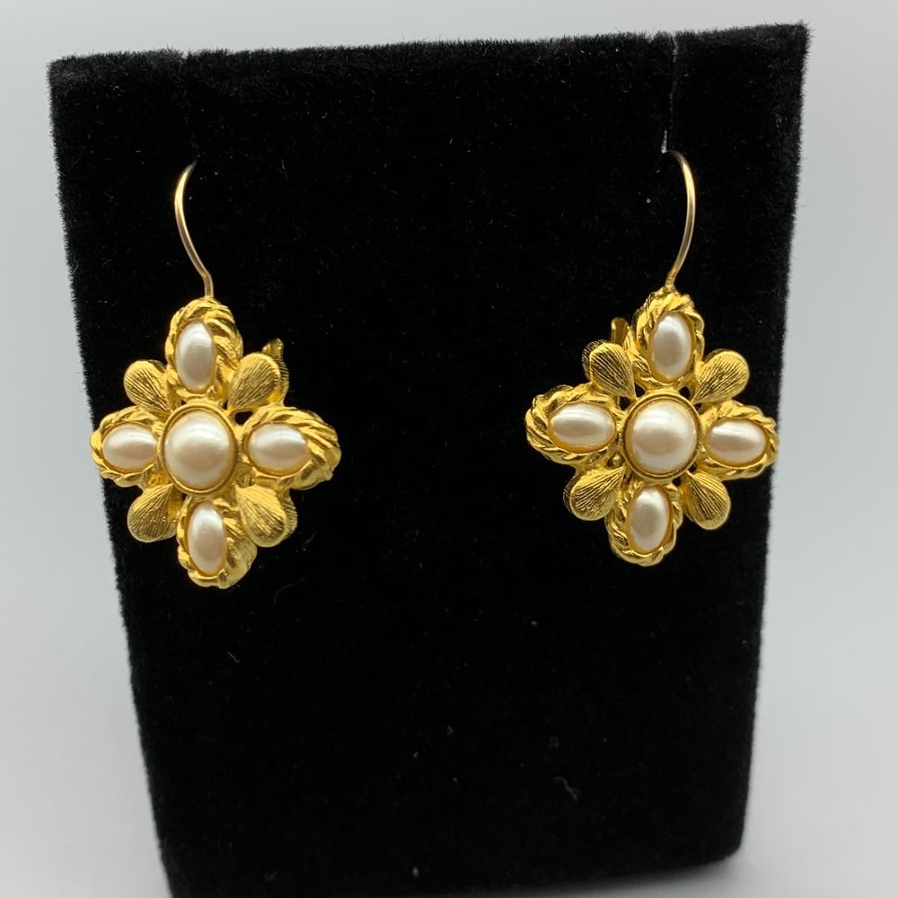 Lauren Conrad L.C. Gold-tone Pearl Bead Flower Earrings Leverback w/ French Wire